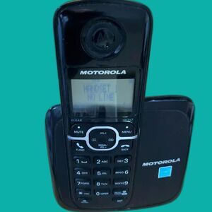 Motorola L601M 1.9 GHz Cordless Phone Base + three (3) extension handsets